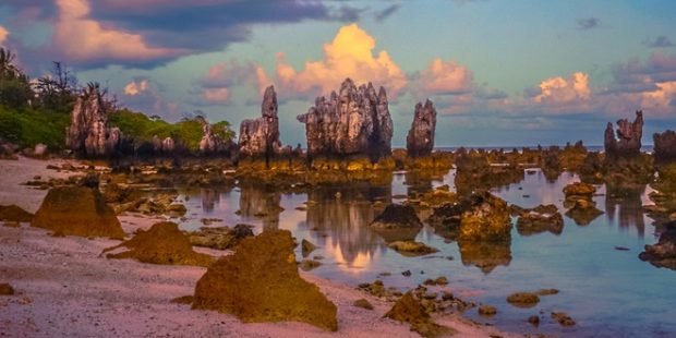 Nauru'nun ekolojik iflası sonrası çoraklaşan fosfat madenleri.